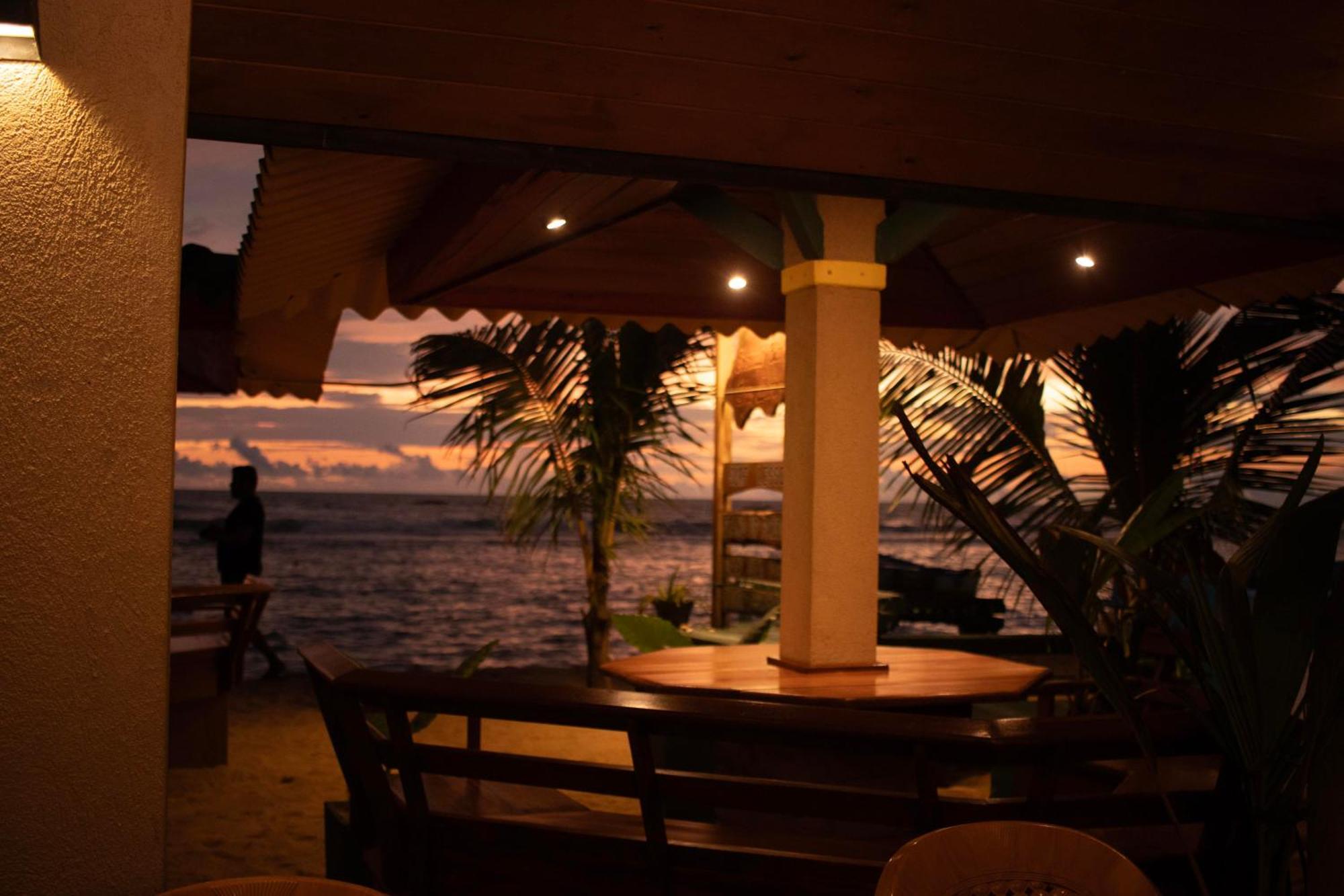 Hotel Coconut Bar Sea Lodge เบอร์อูวาลา ภายนอก รูปภาพ