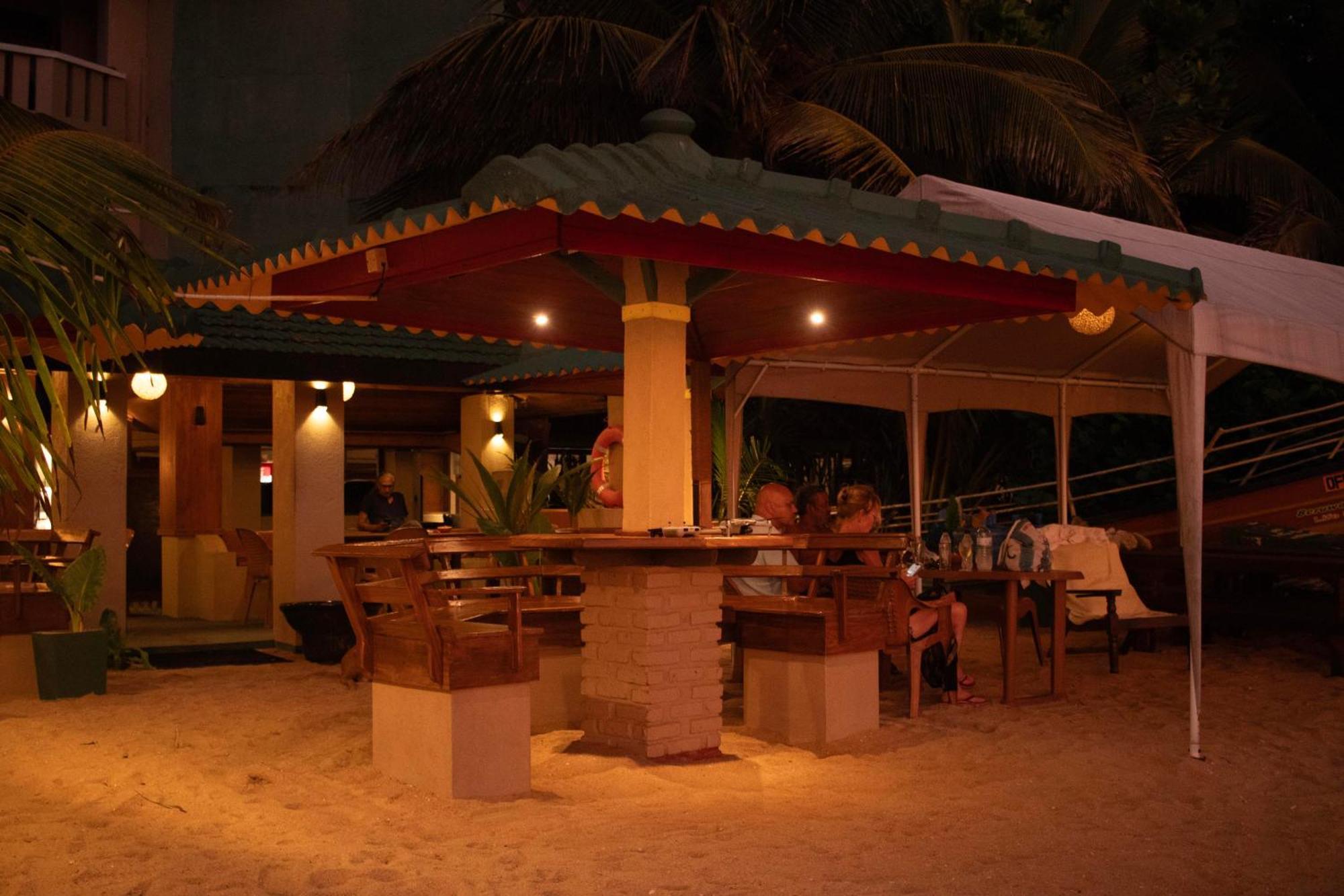 Hotel Coconut Bar Sea Lodge เบอร์อูวาลา ภายนอก รูปภาพ