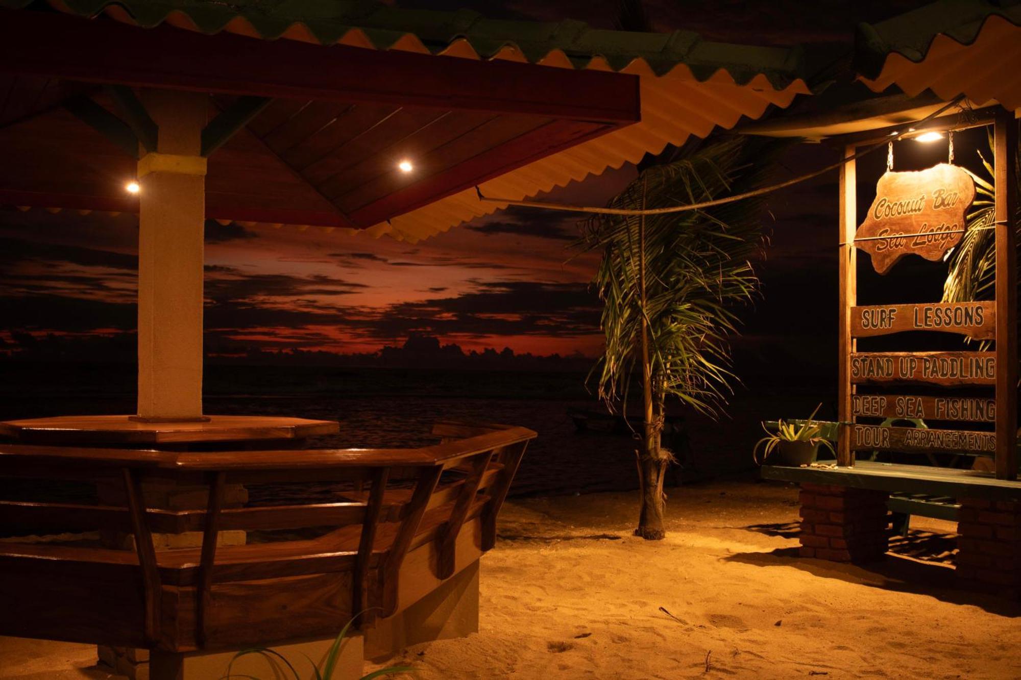 Hotel Coconut Bar Sea Lodge เบอร์อูวาลา ภายนอก รูปภาพ