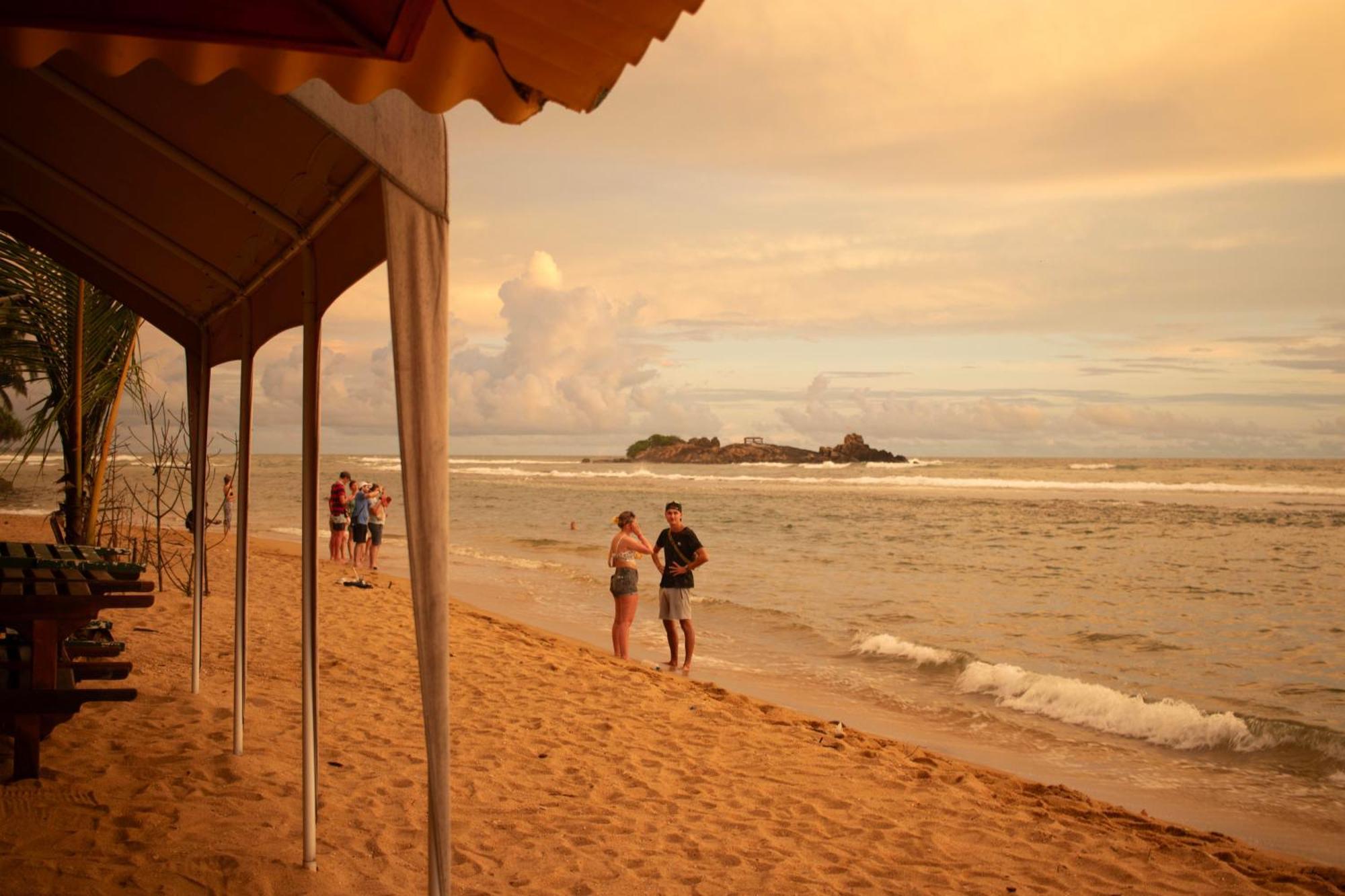 Hotel Coconut Bar Sea Lodge เบอร์อูวาลา ภายนอก รูปภาพ