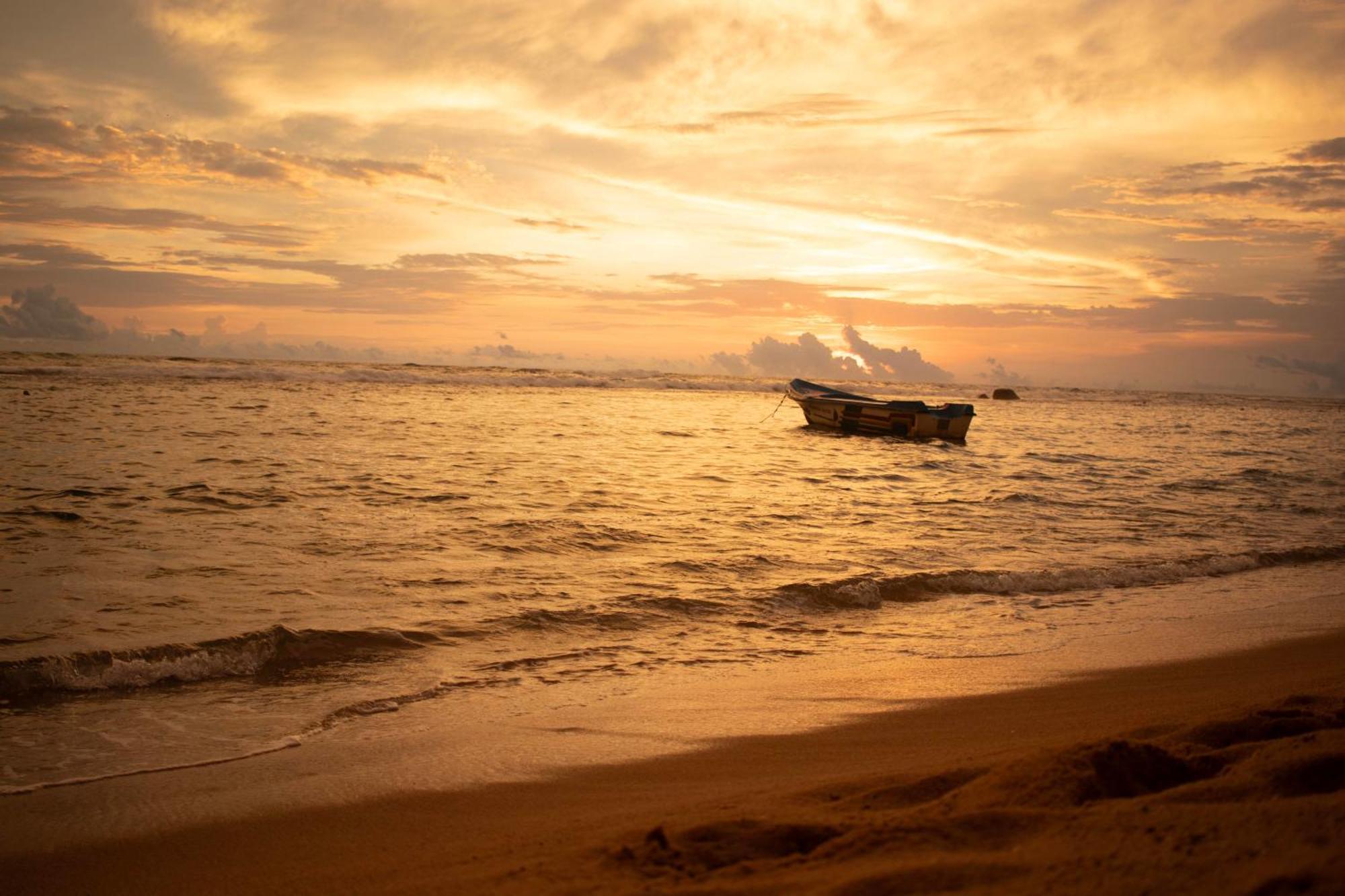 Hotel Coconut Bar Sea Lodge เบอร์อูวาลา ภายนอก รูปภาพ