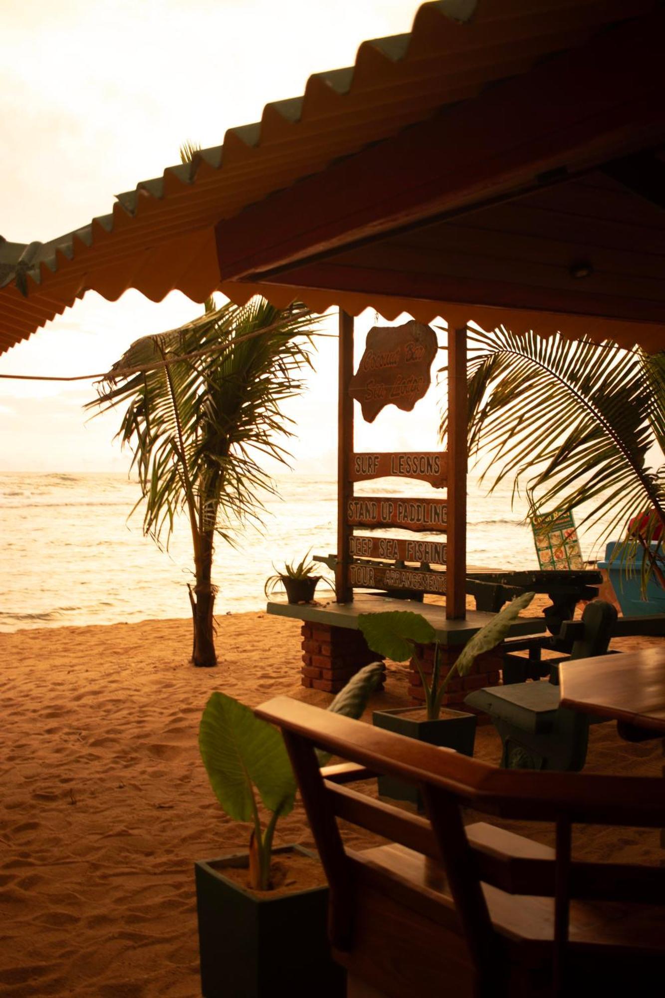 Hotel Coconut Bar Sea Lodge เบอร์อูวาลา ภายนอก รูปภาพ